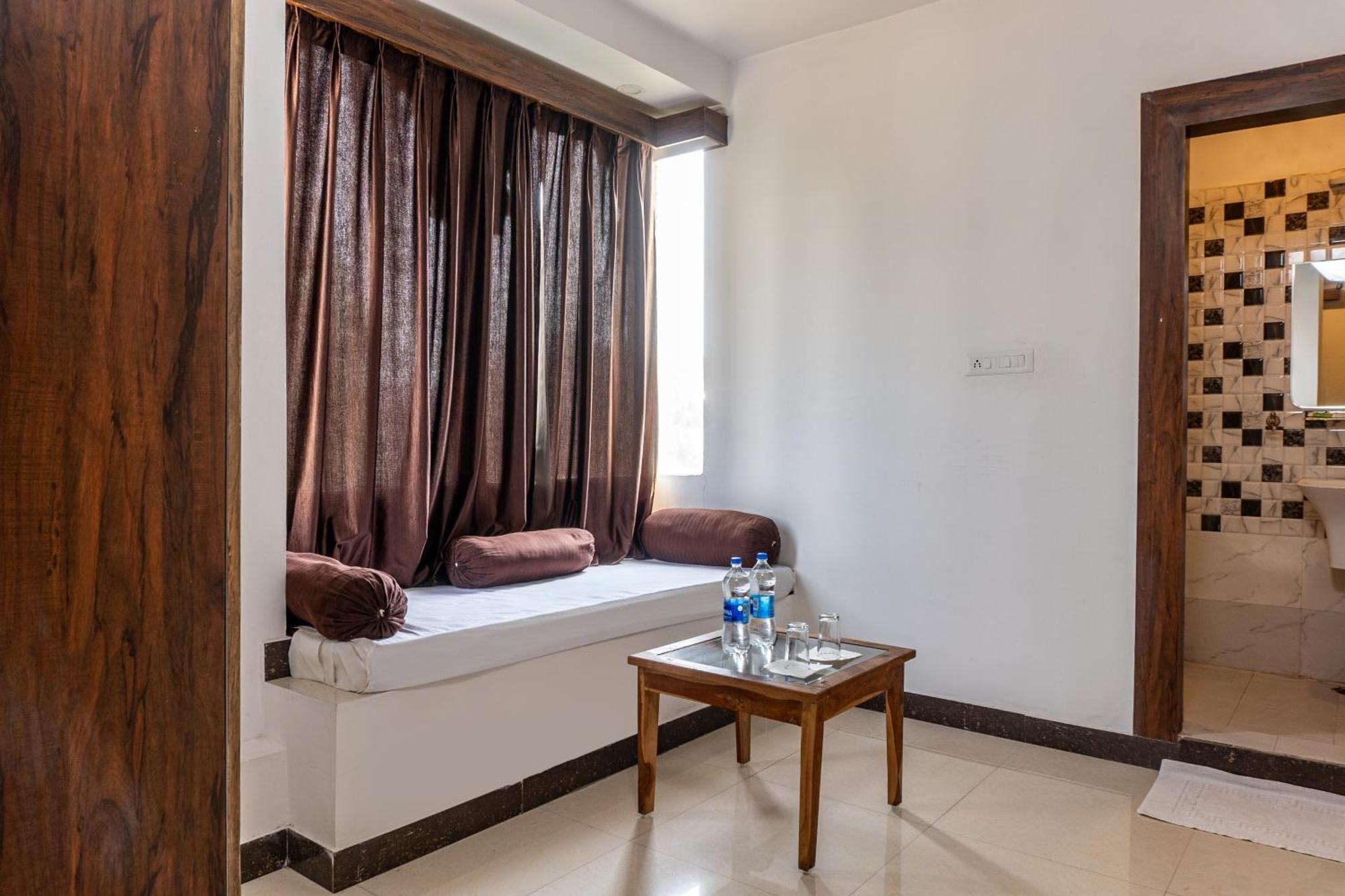 Treebo Spirit Residency Hotel อุเดเปอร์ ภายนอก รูปภาพ